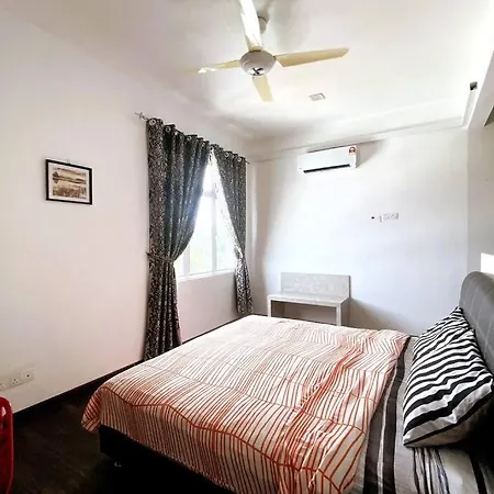 Shamrock Breeze Villa 2: Coastal Haven For 25 Guests